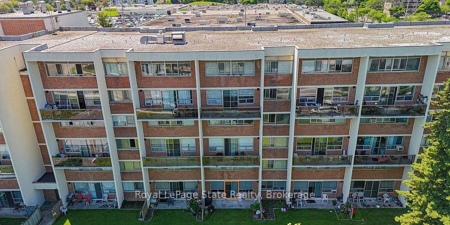 3 Bedrooms Condo at 1050 Stainton,  Mississauga For sale