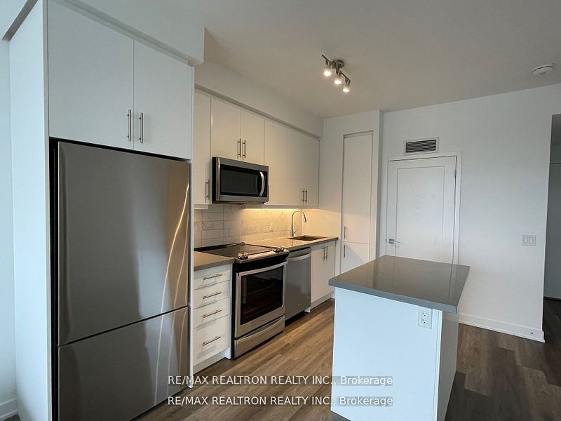 85 Oneida Crescent, #1401
