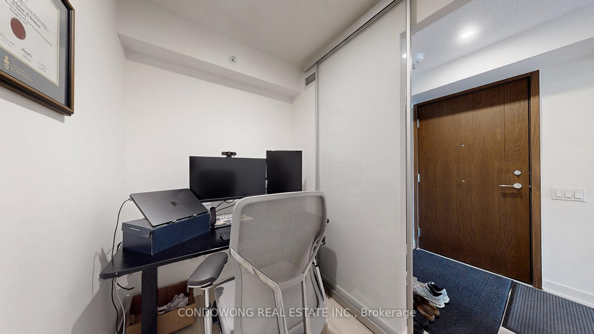 2 Bedrooms Condo at 17 Bathurst, Toronto For sale