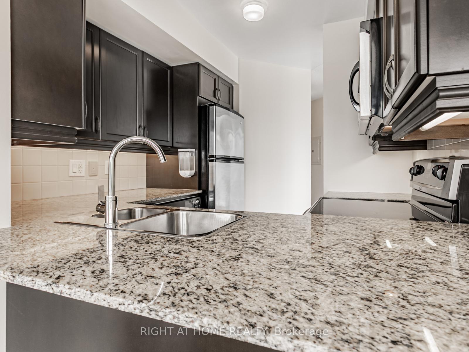 2 Bedrooms Condo at 736 Spadina, Toronto For sale