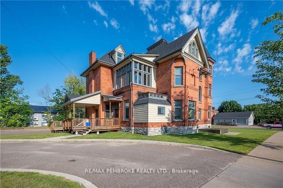 464 Pembroke Street, Pembroke, ON K8A 5N9