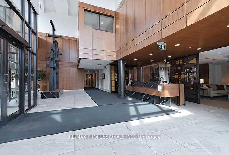 3 Bedrooms Condo at 1575 Lakeshore, Mississauga For sale