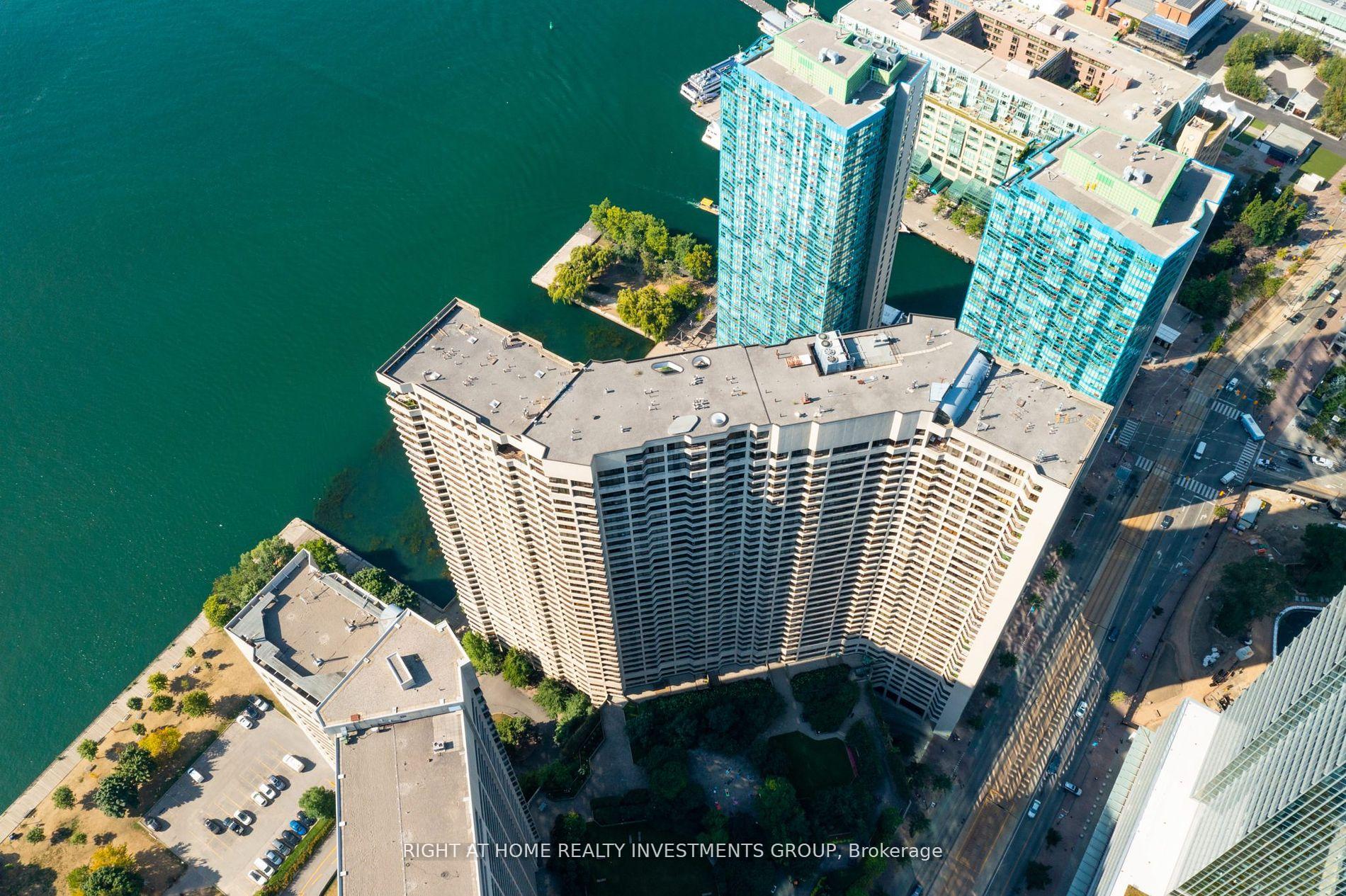 3 Bedrooms Condo at 65 Harbour,  Toronto For sale