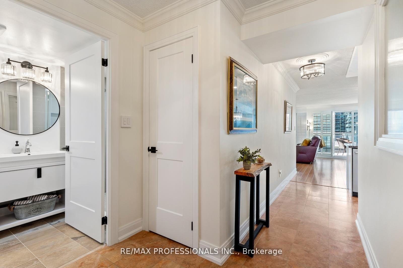 2 Bedrooms Condo at 410 Queens,  Toronto For sale