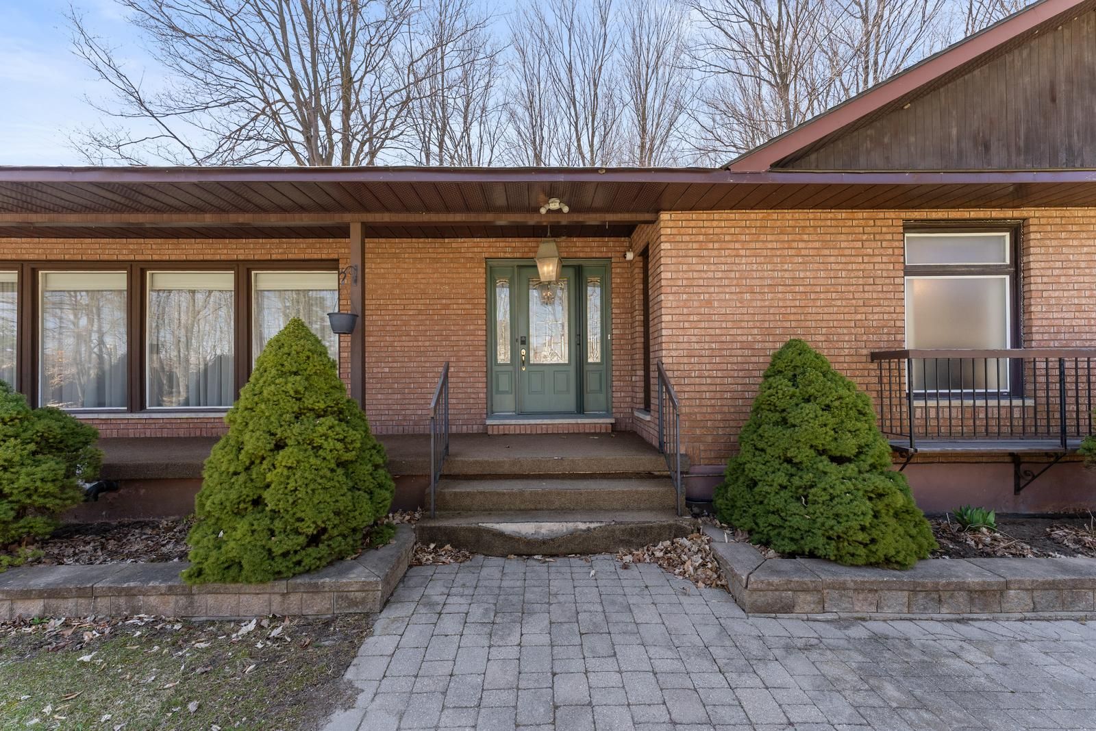 16 Millwood Parkway