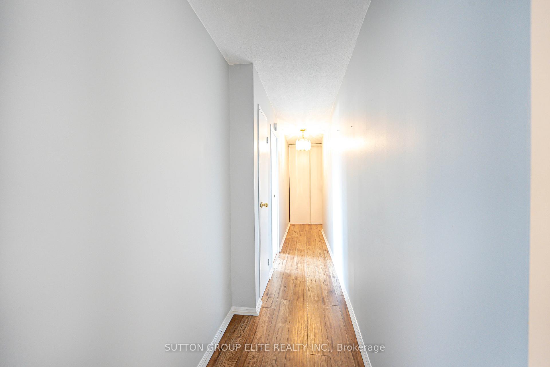 3 Bedrooms Condo at 3590 Kaneff,  Mississauga For sale
