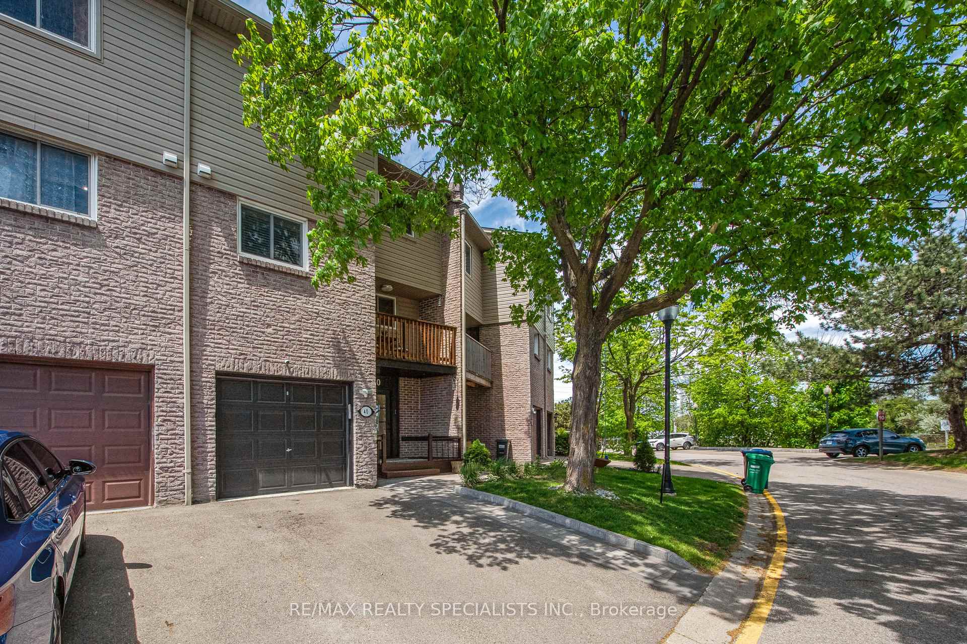 3 Bedrooms Condo at 2035 Asta, Mississauga For sale