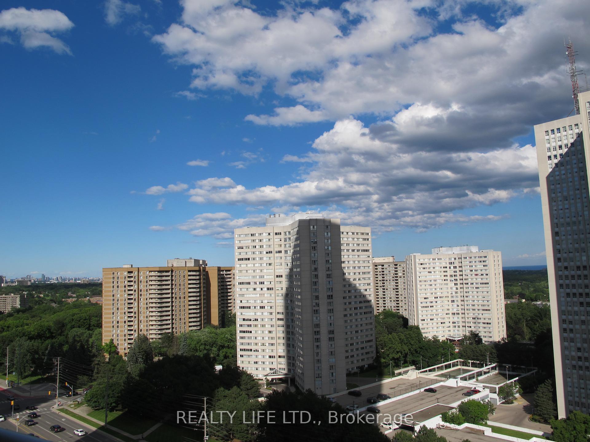 2 Bedrooms Condo at 60 Absolute, Mississauga For sale