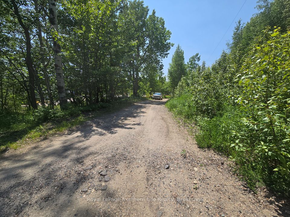 300 Twin Lakes