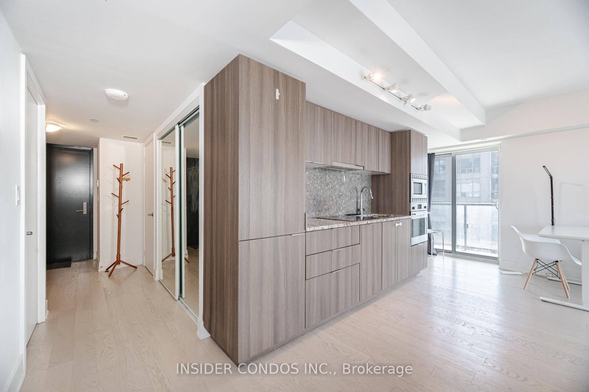 2 Bedrooms Condo at 955 Bay, Toronto For sale