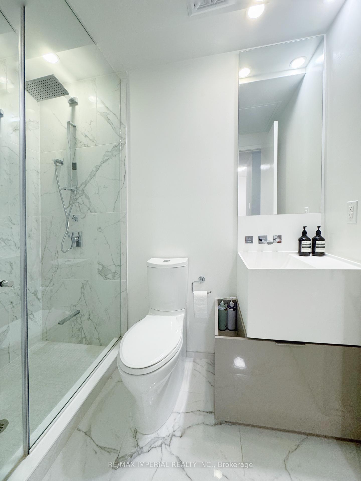 2 Bedrooms Condo at 1 Bloor, Toronto For sale