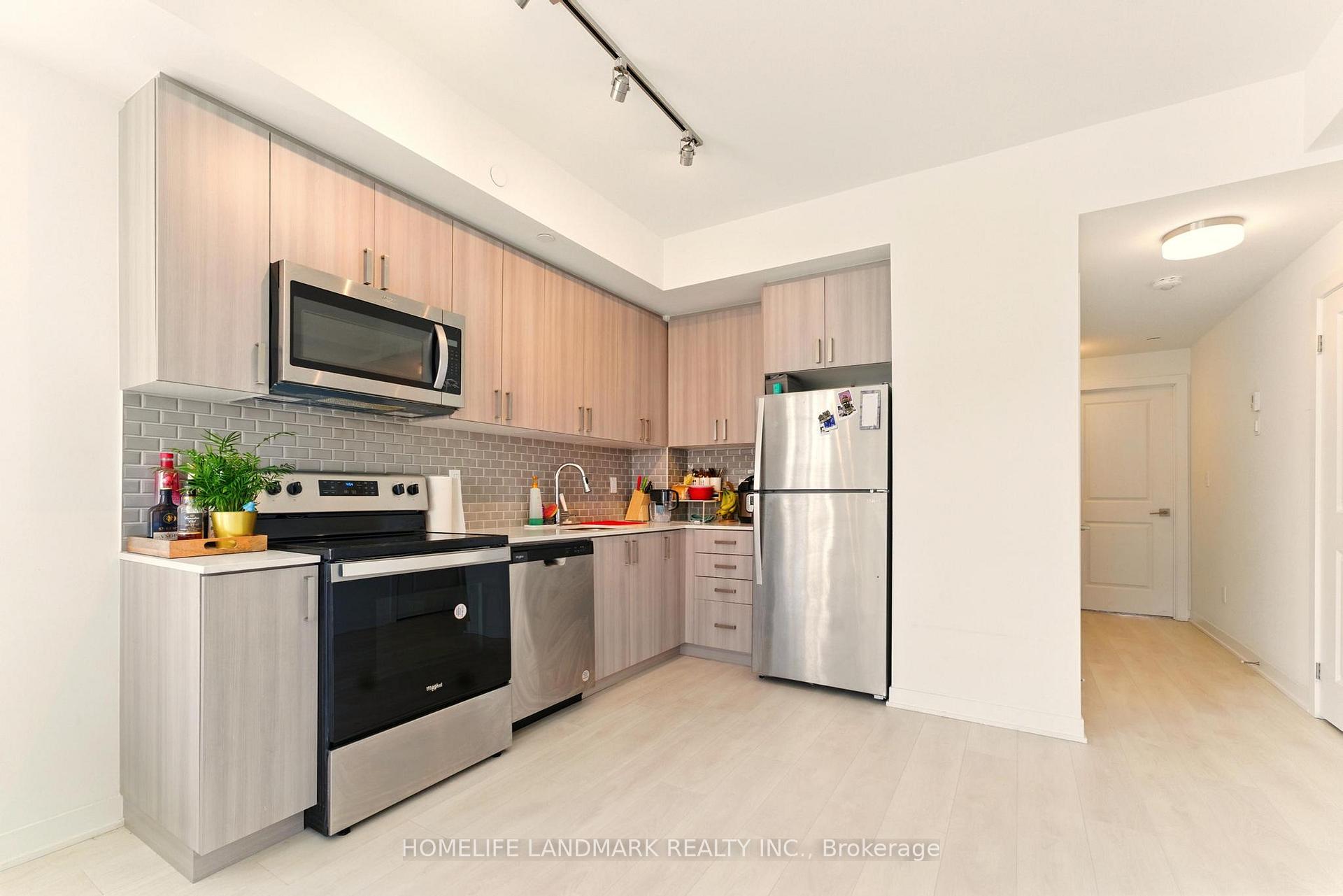 2 Bedrooms Condo at 4015 Hickory,  Mississauga For sale