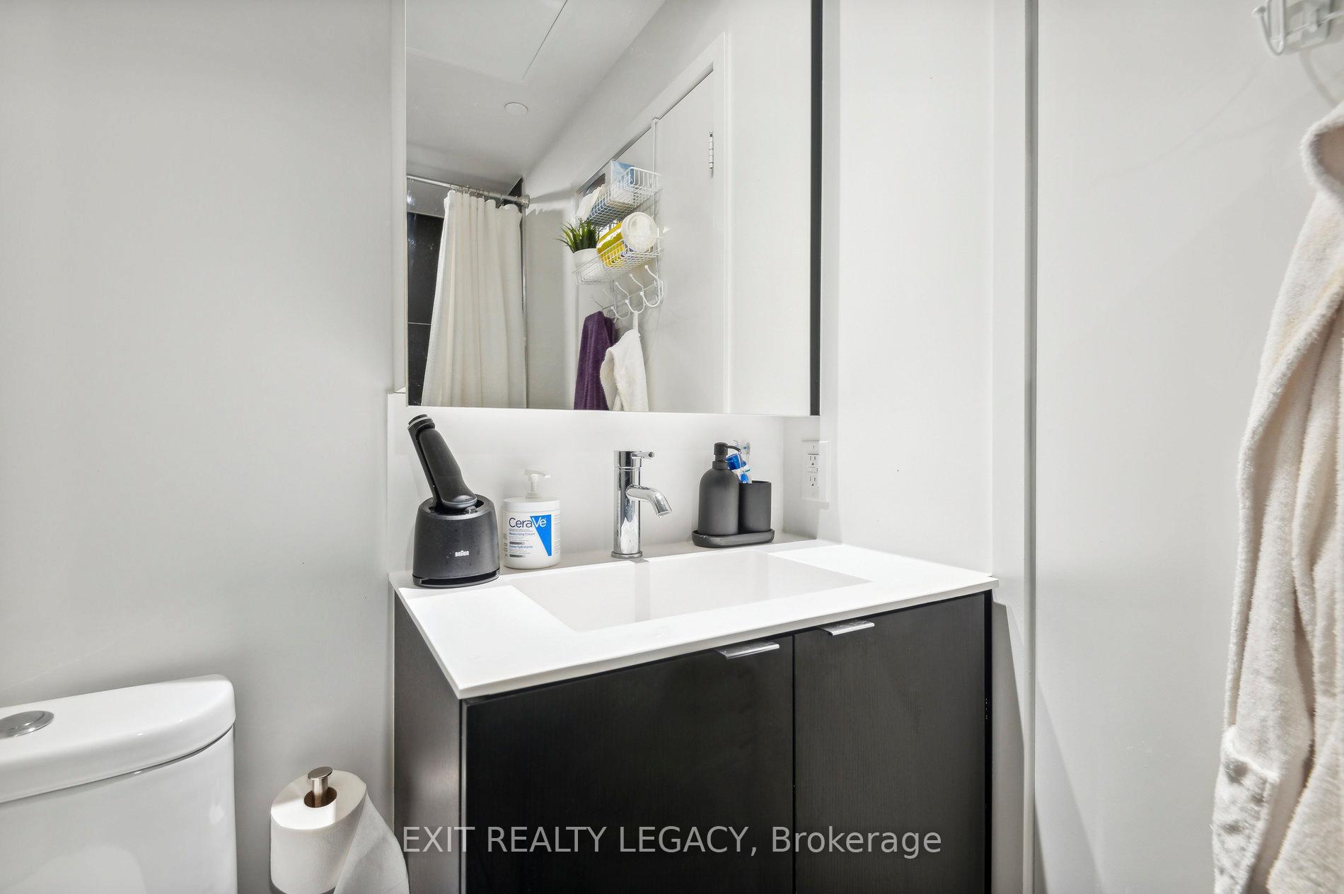 2 Bedrooms Condo at 20 Edward,  Toronto For sale