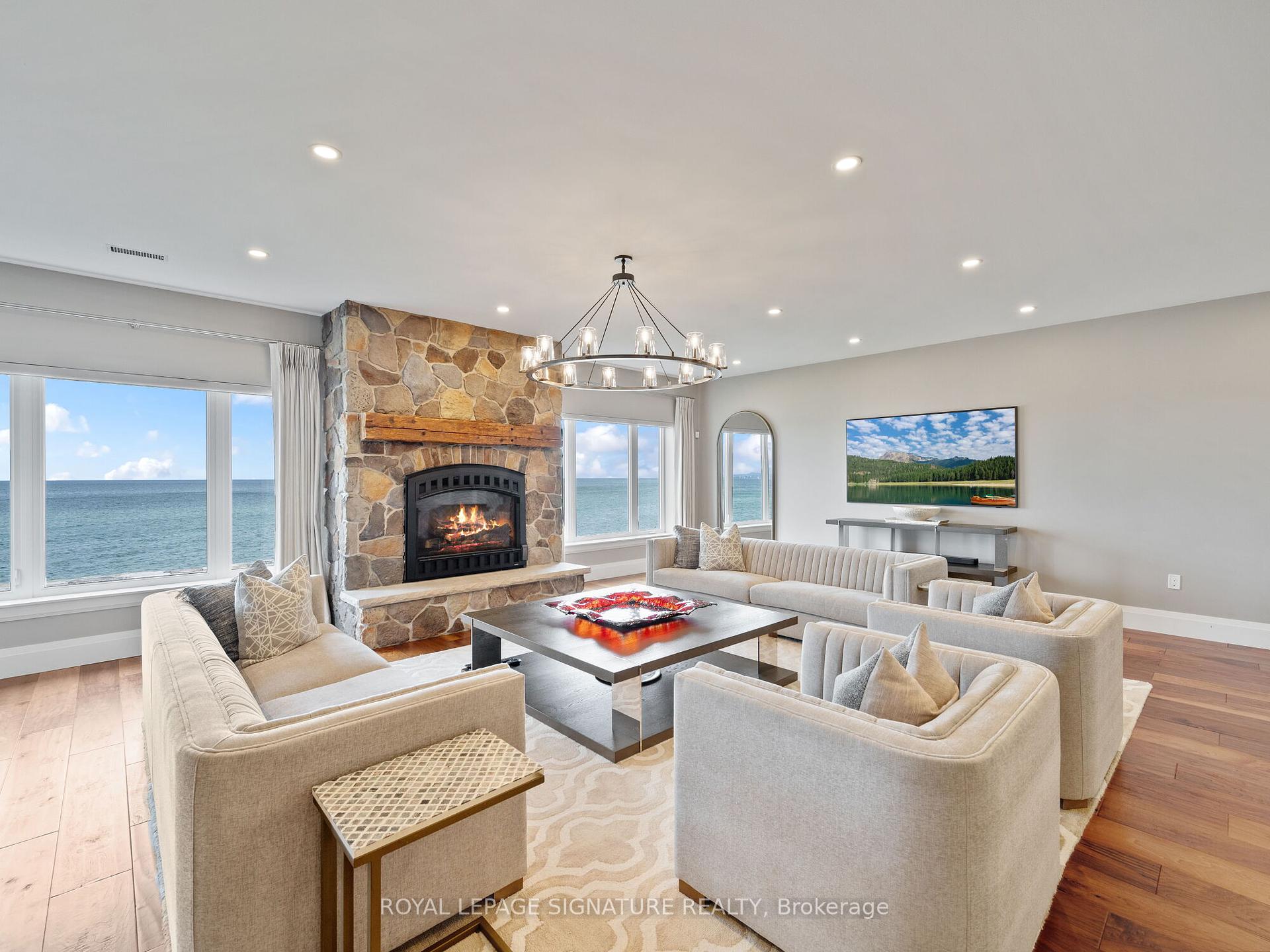 3 Bedrooms Condo at 484 Millen,  Hamilton For sale