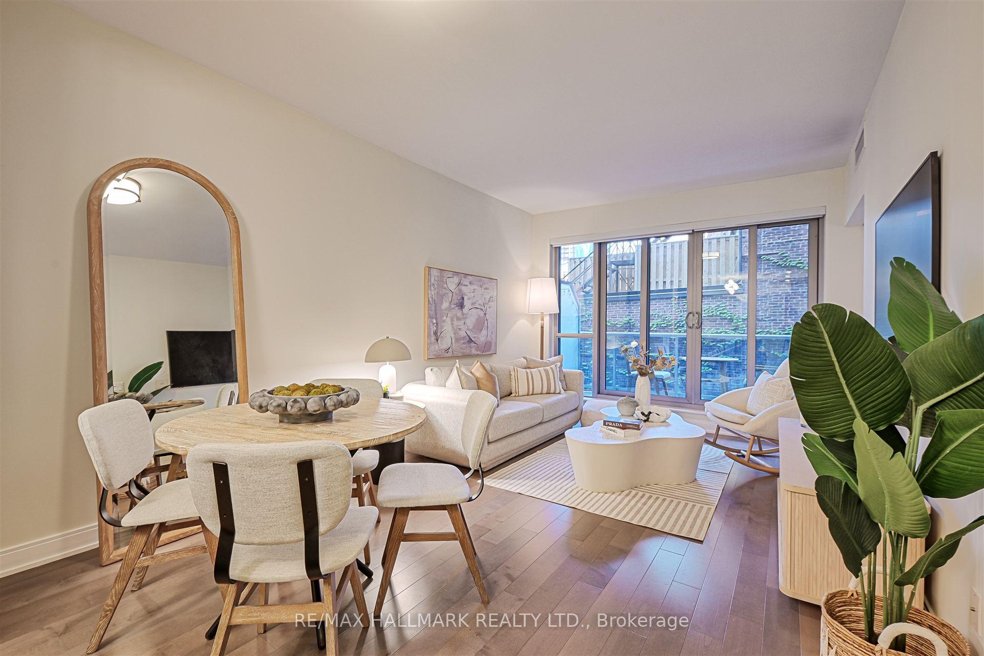 2 Bedrooms Condo at 55 Front, Toronto For sale