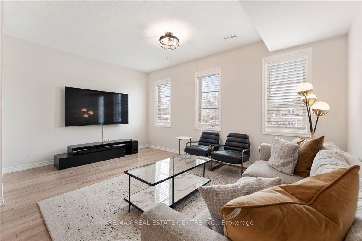 2 Bedrooms Condo at 219 Dundas, Hamilton For sale