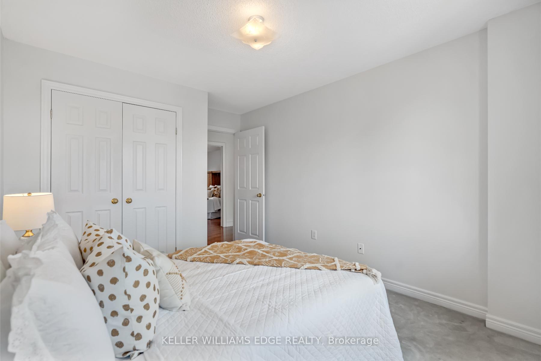 2 Bedrooms Condo at 4045 Upper Middle, Burlington For sale