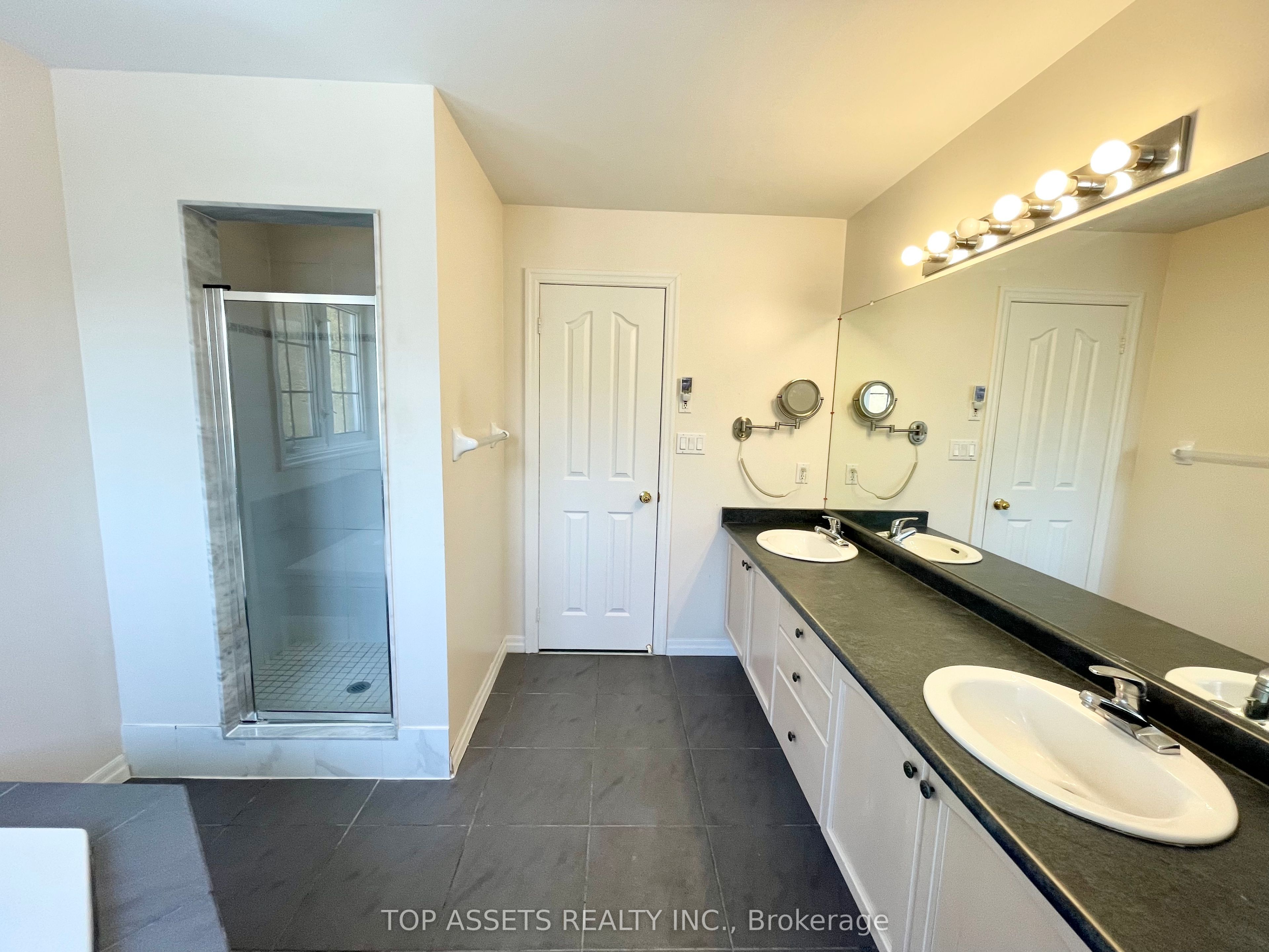 32 Headwater Crescent