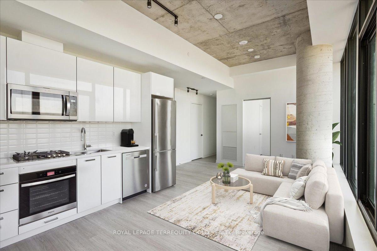 3 Bedrooms Condo at 195 McCaul, Toronto For sale