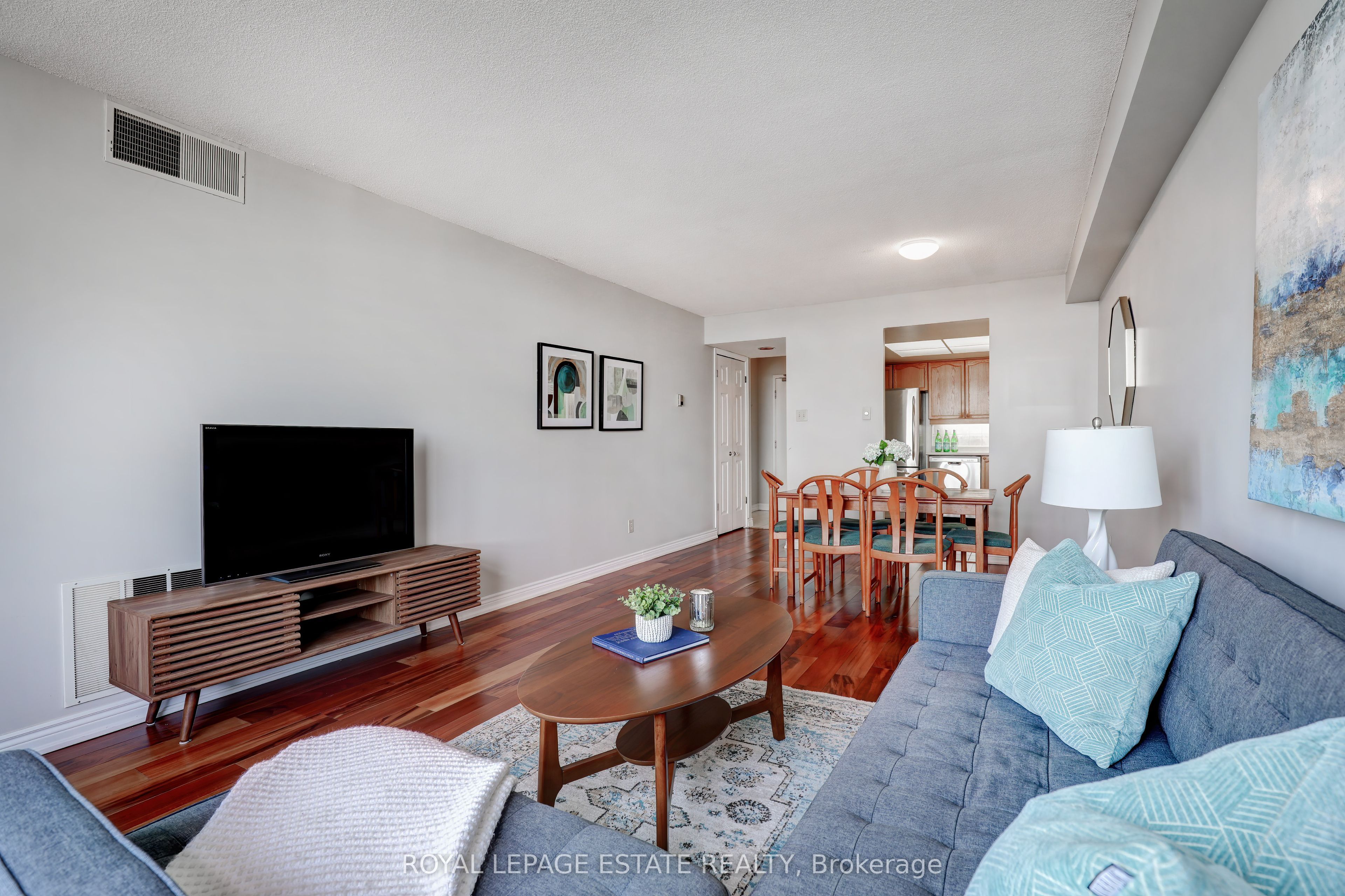 1093 Kingston Road, #808