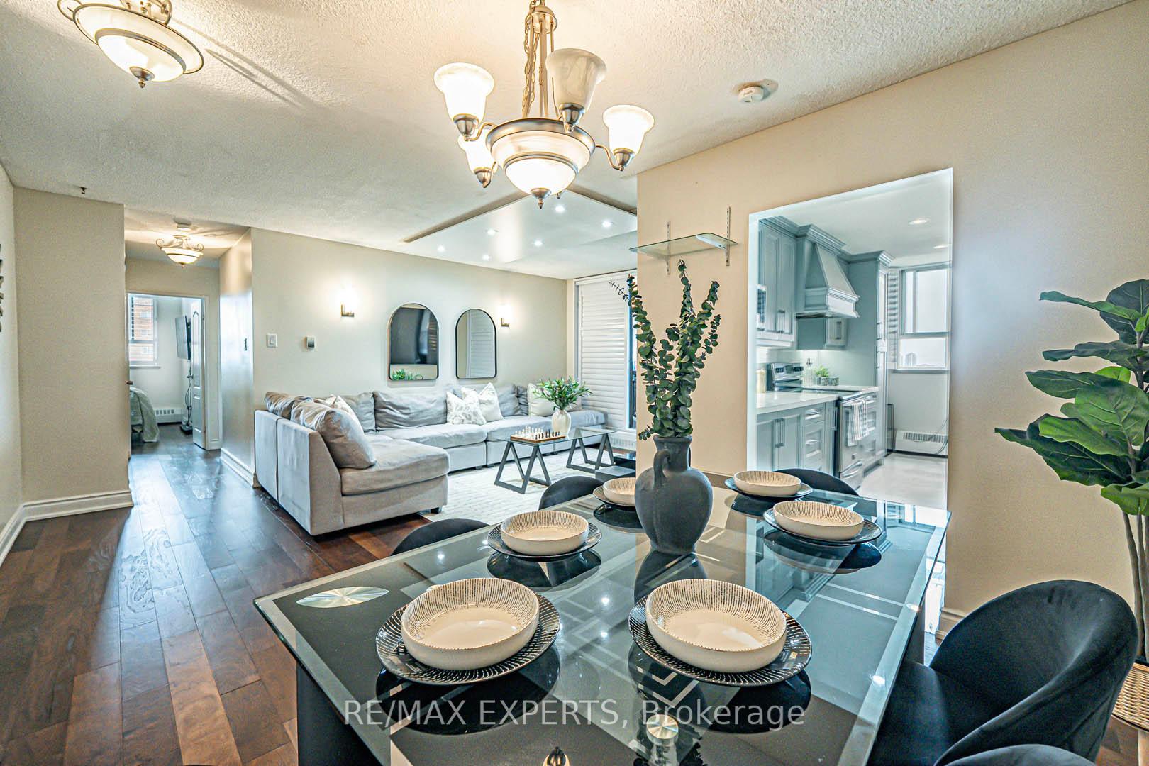 3 Bedrooms Condo at 1625 Bloor, Mississauga For sale