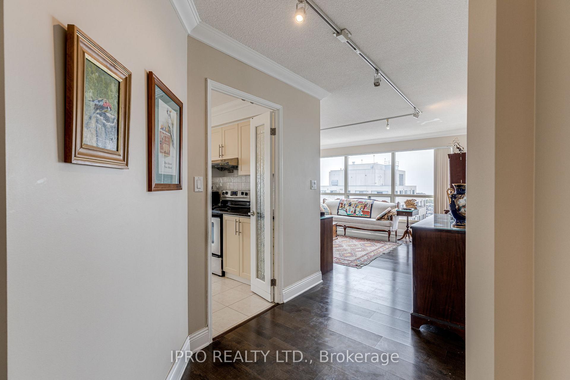 3 Bedrooms Condo at 2269 Lake Shore, Toronto For sale