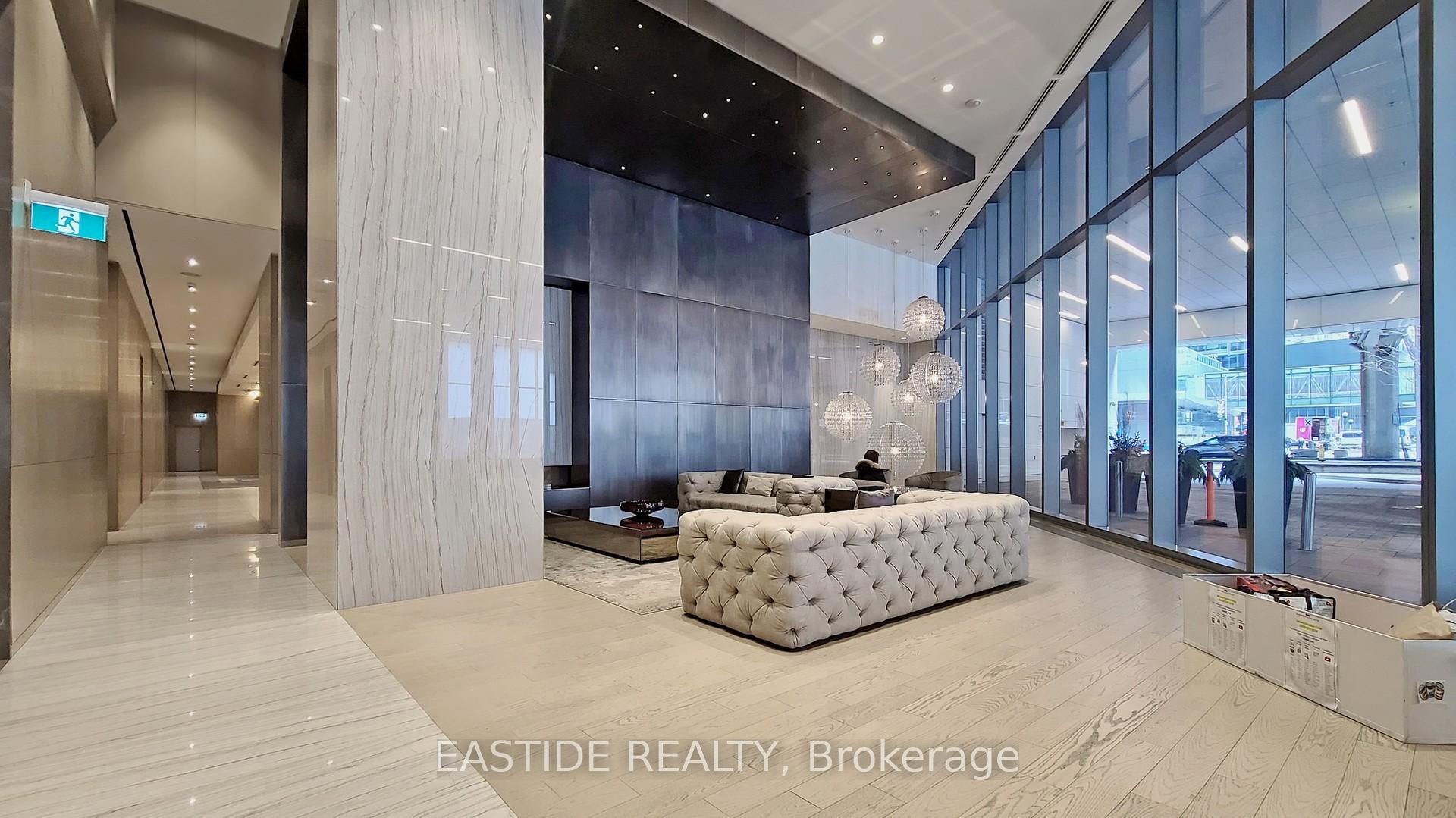 2 Bedrooms Condo at 88 Harbour, Toronto For sale