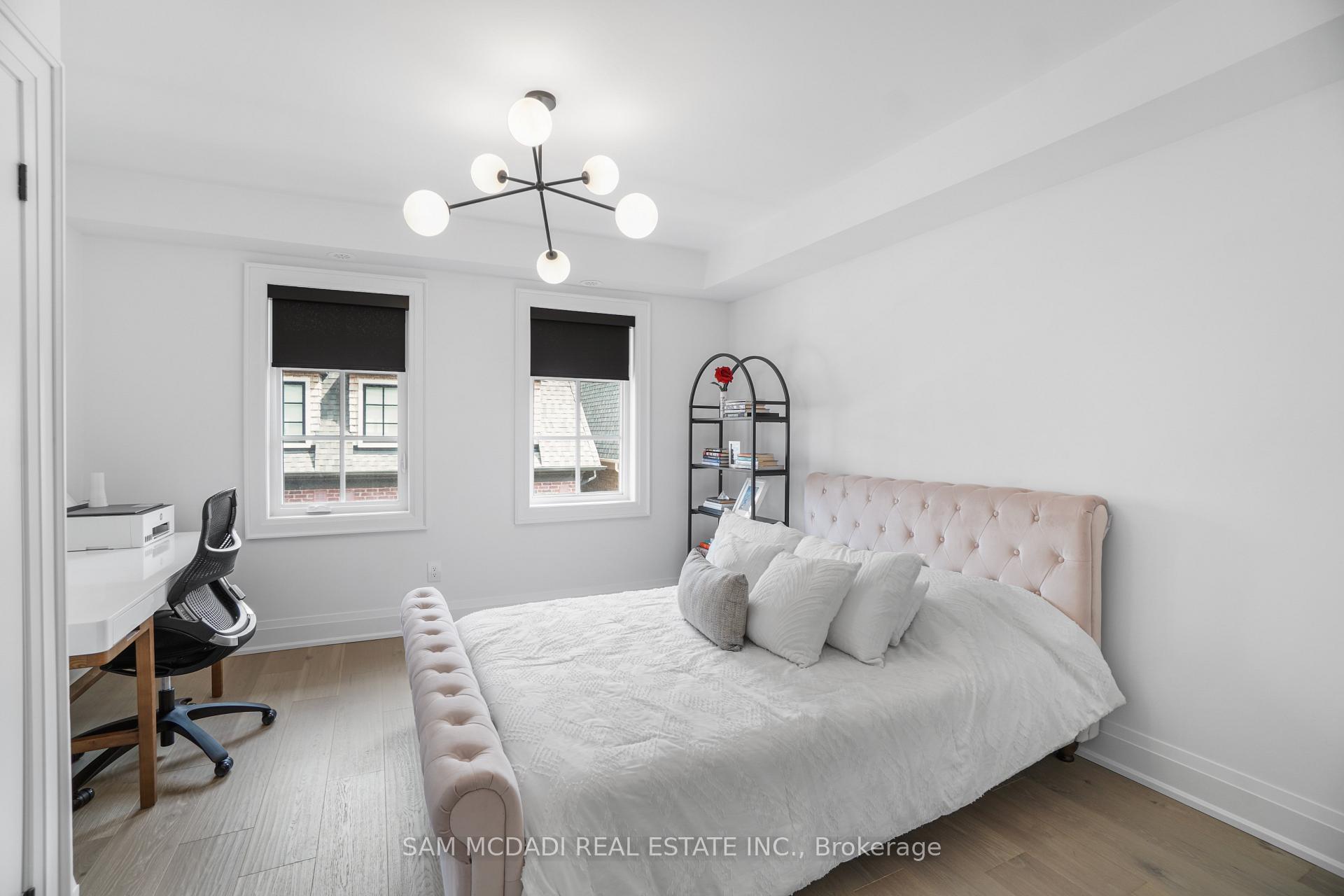 3 Bedrooms Condo at 10 Lunar, Mississauga For sale