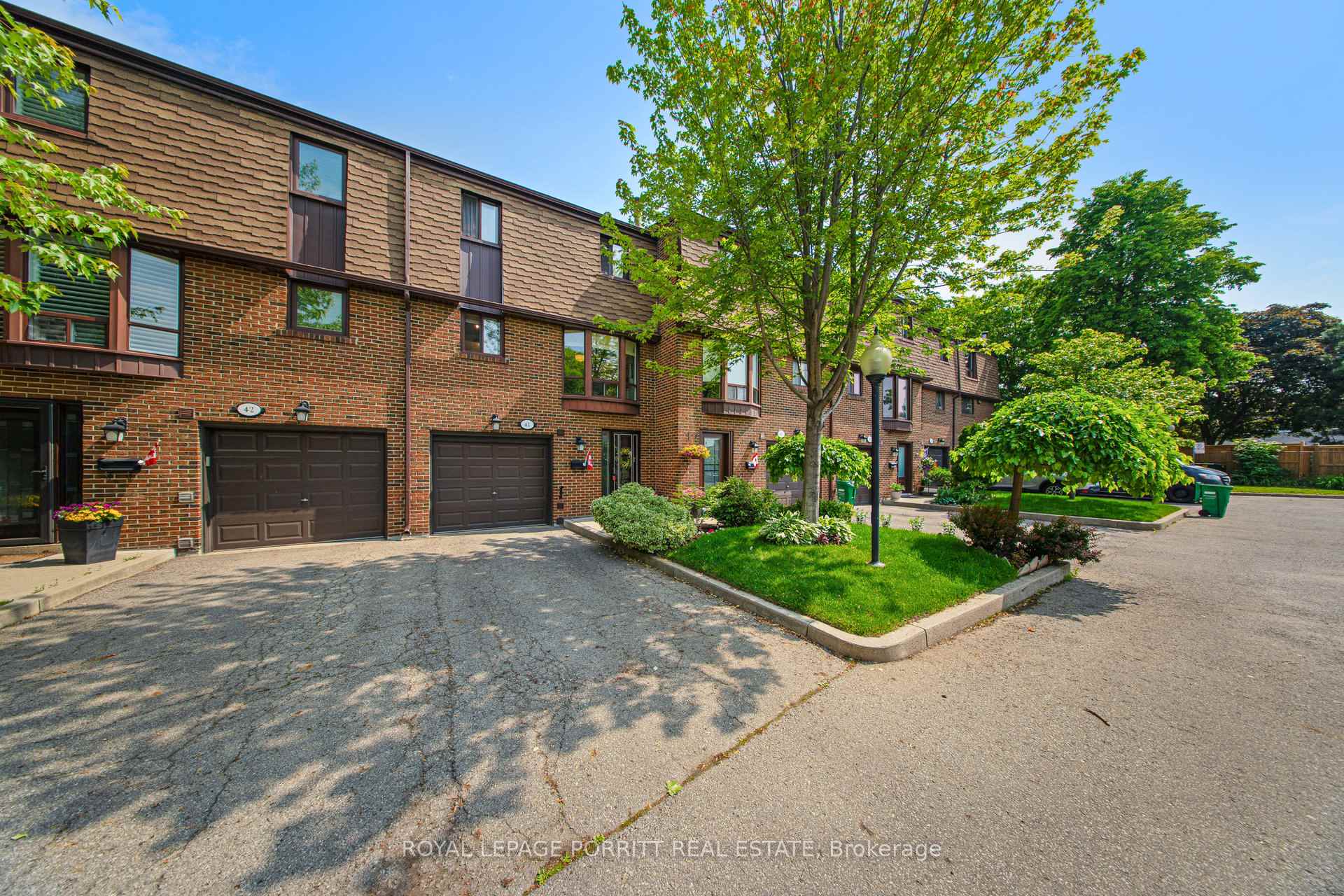 3 Bedrooms Condo at 3395 Cliff, Mississauga For sale