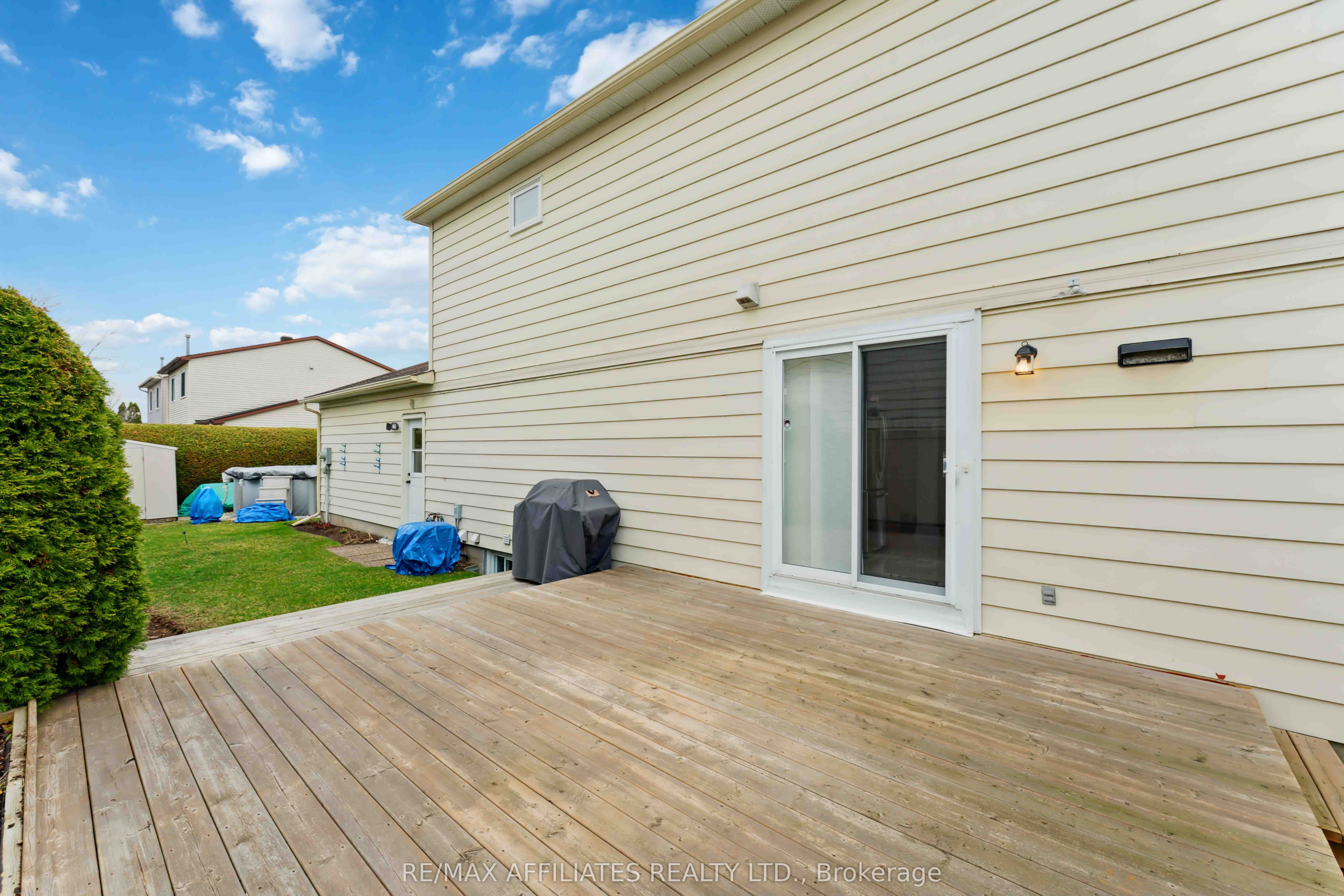 2 Teakwood Court, OverbrookCastleheightsandArea, ON K1K 4B4