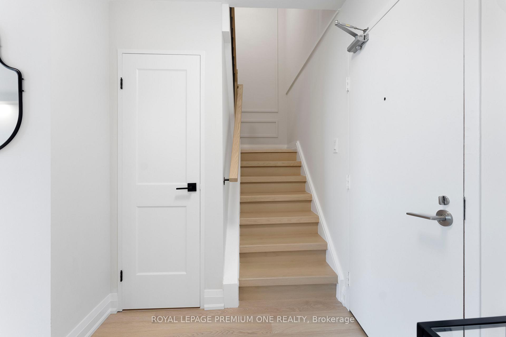 3 Bedrooms Condo at 60 Southport, Toronto For sale