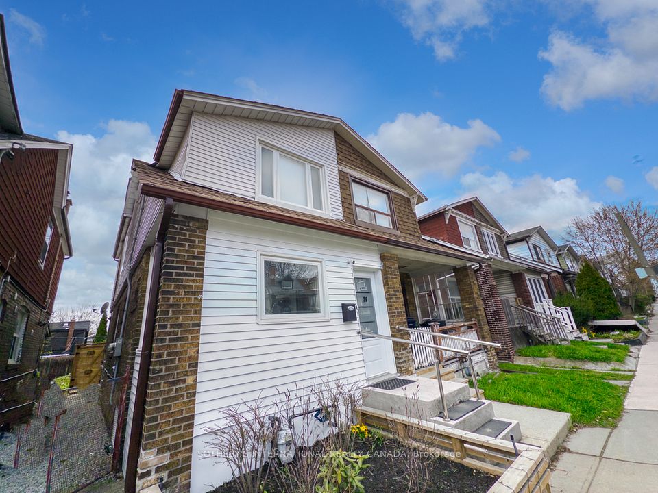 26 Greenwood Avenue, Toronto, ON M4L 2P4