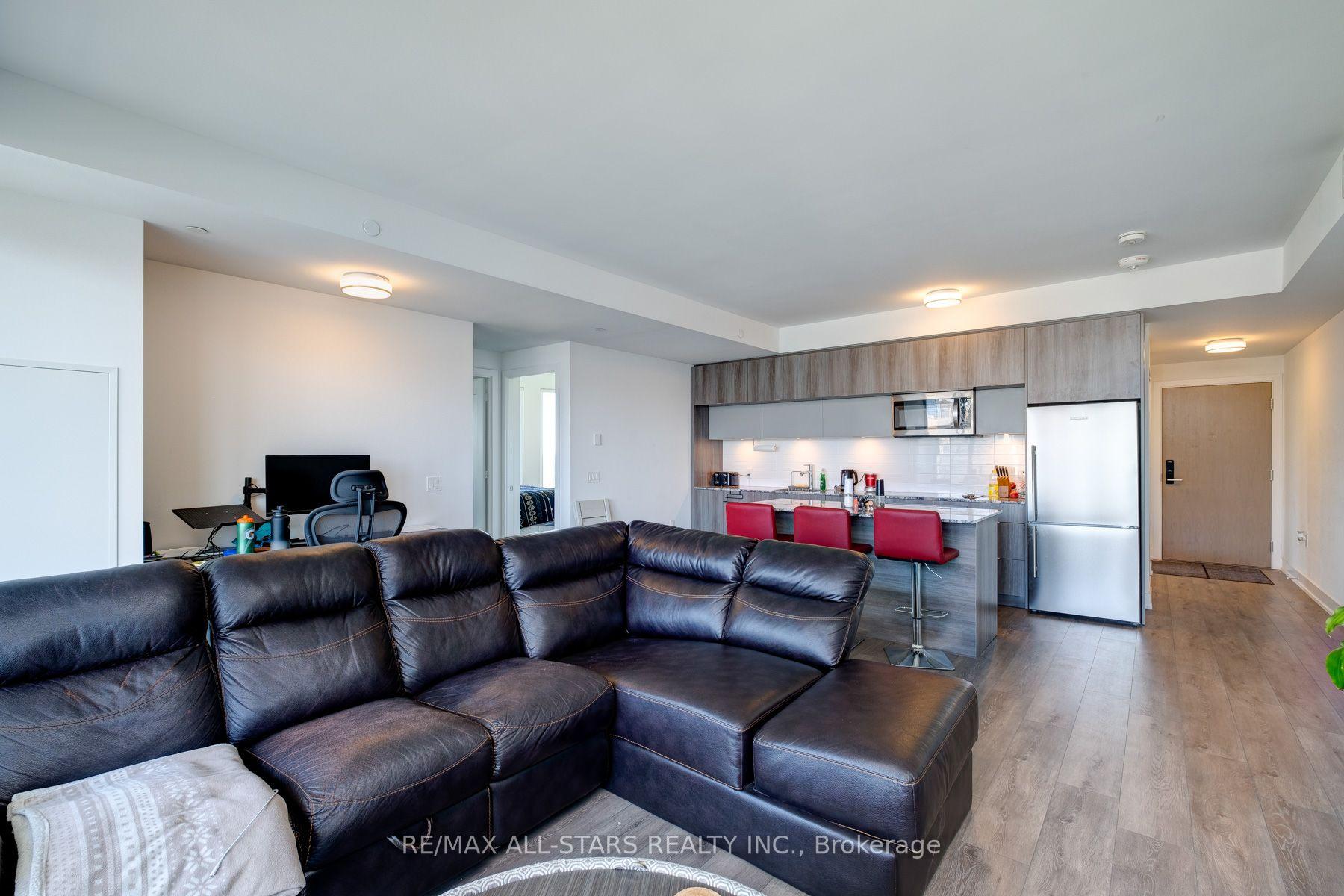 3 Bedrooms Condo at 575 Bloor, Toronto For sale