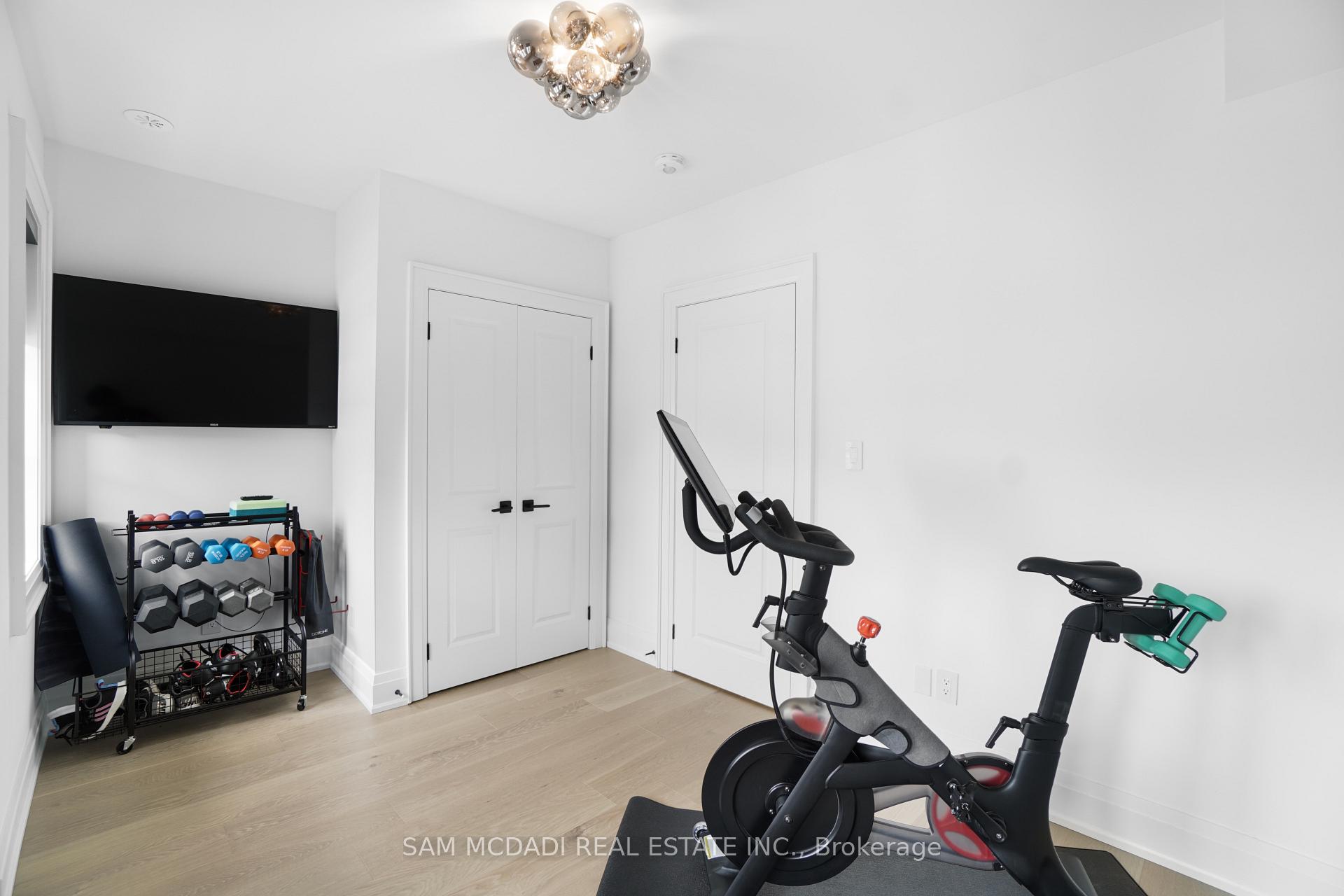 3 Bedrooms Condo at 10 Lunar, Mississauga For sale