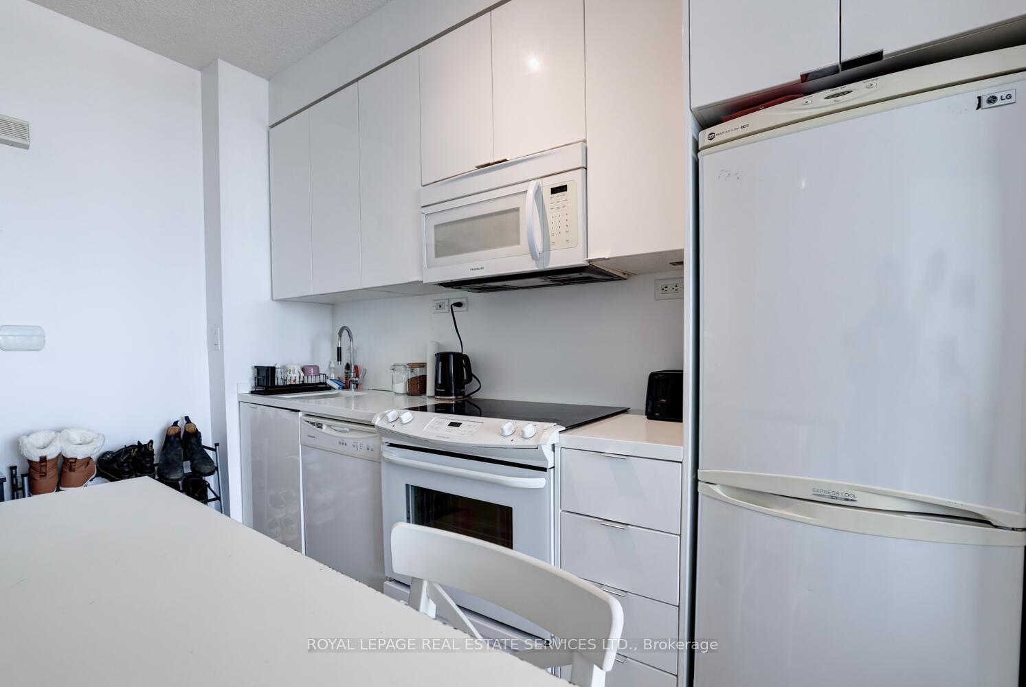 1 Bedroom Condo at 15 Iceboat,  Toronto For sale