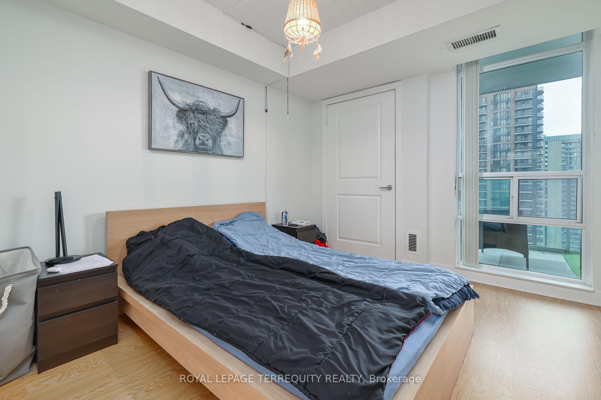 2 Bedrooms Condo at 35 Bales, Toronto For sale
