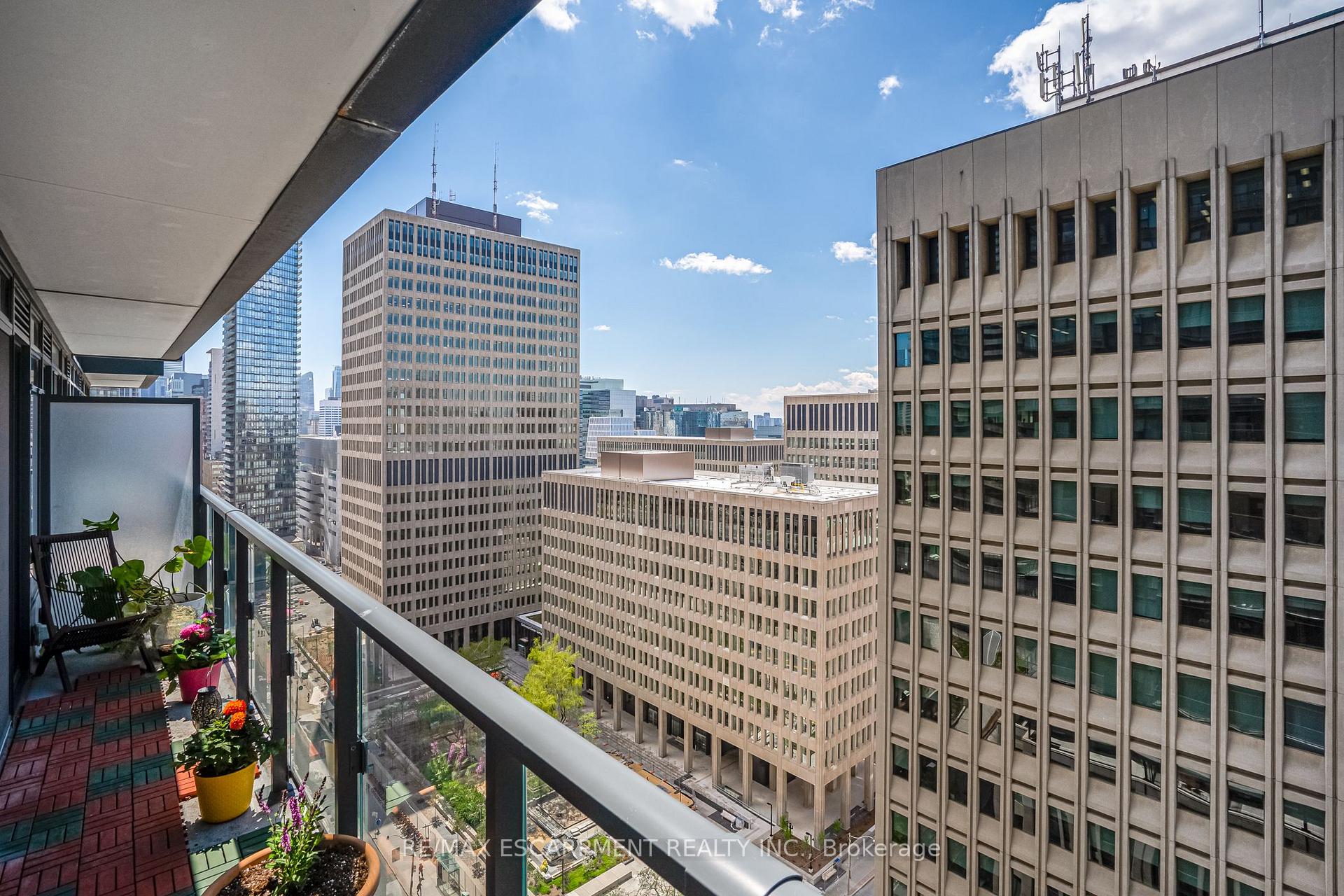 3 Bedrooms Condo at 955 BAY, Toronto For sale