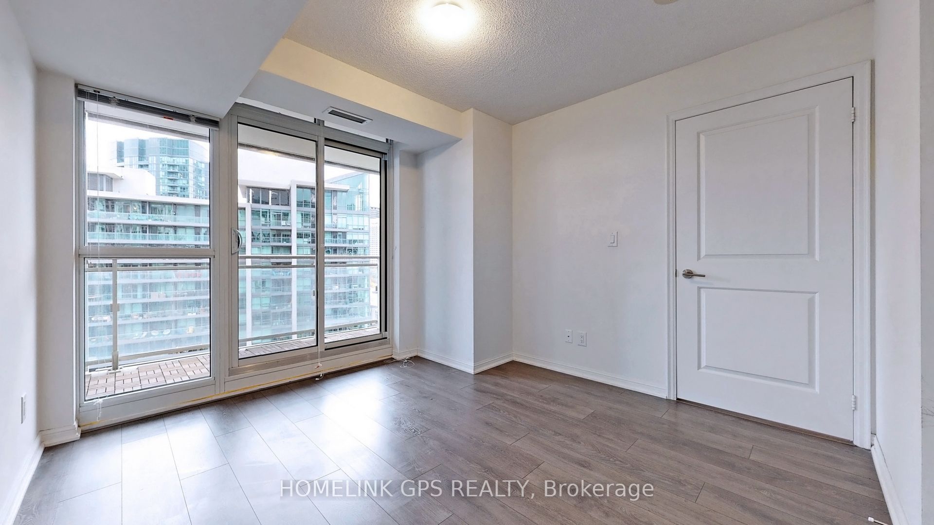 35 Bastion Street, #1814