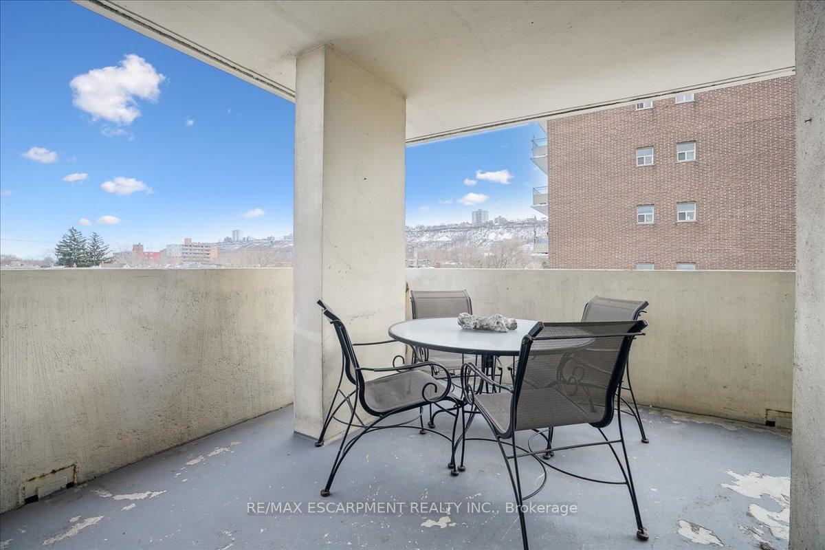 2 Bedrooms Condo at 432 Main,  Hamilton For sale