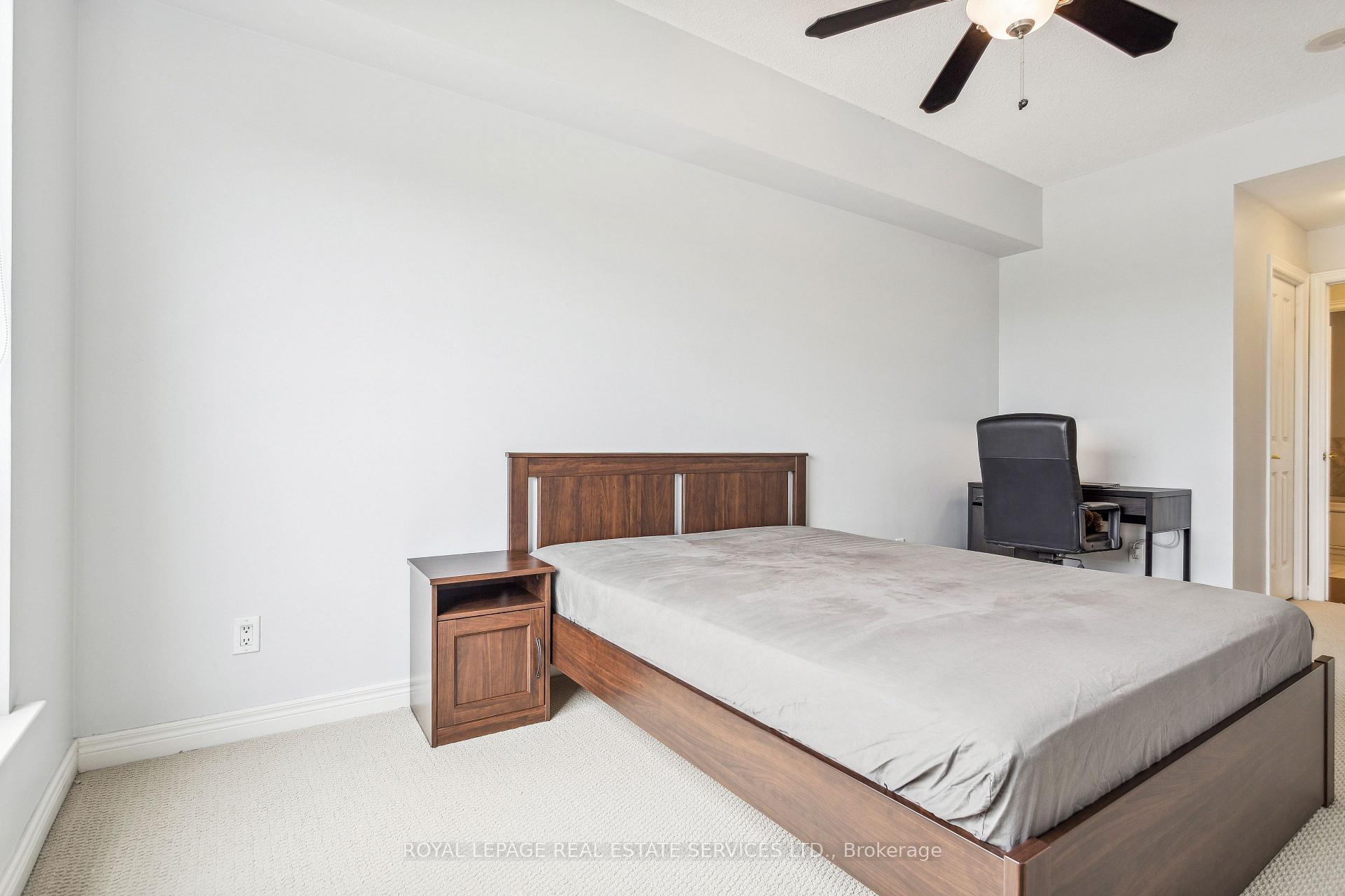 2 Bedrooms Condo at 40 Old Mill, Oakville For sale