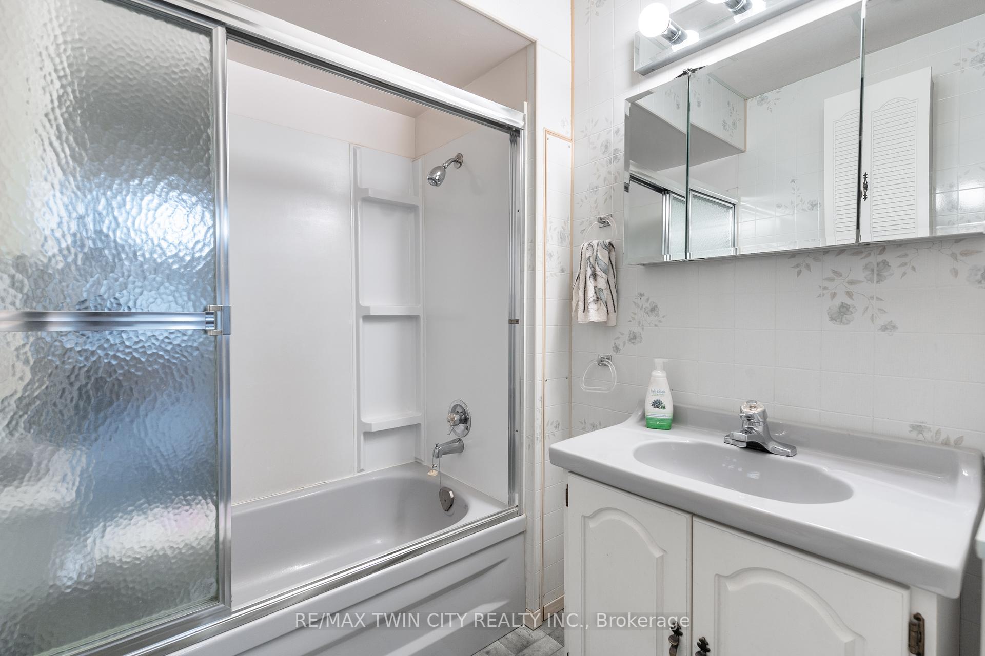 4 Bedrooms Other at 45 East Bend, Hamilton For sale