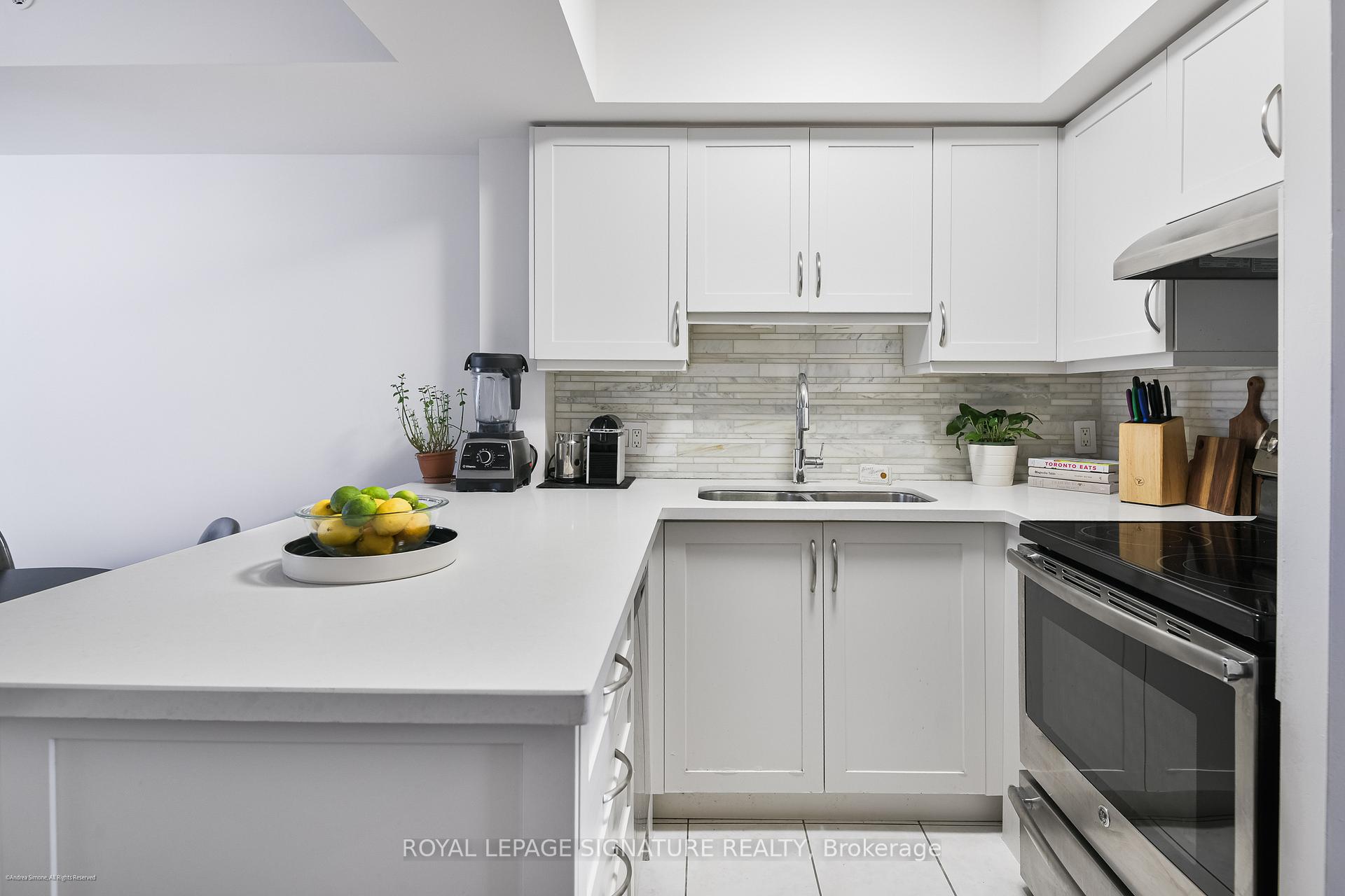 2 Bedrooms Condo at 12 Sudbury,  Toronto For sale