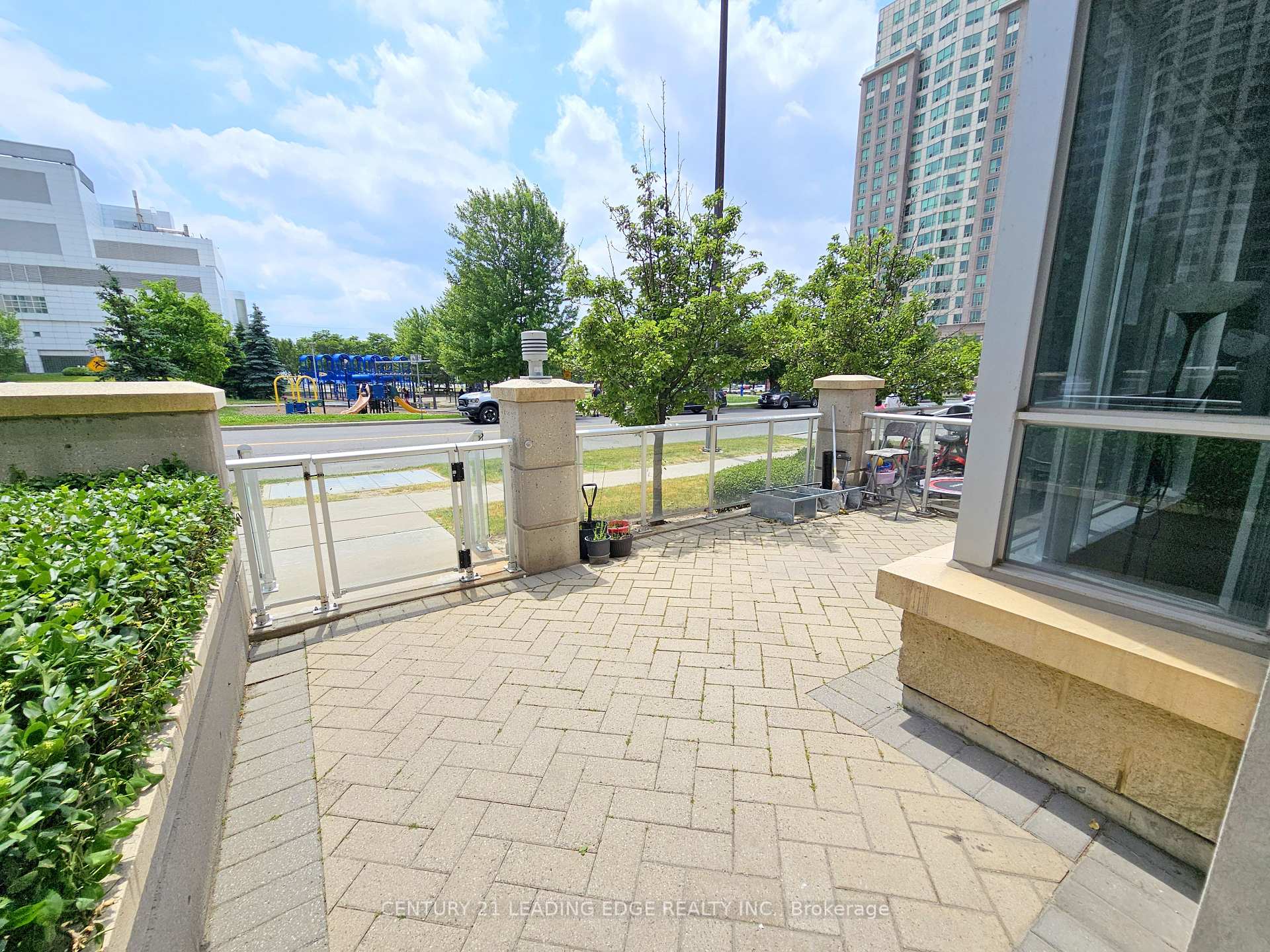 3 Bedrooms Condo at 38 Lee Centre, Toronto For sale