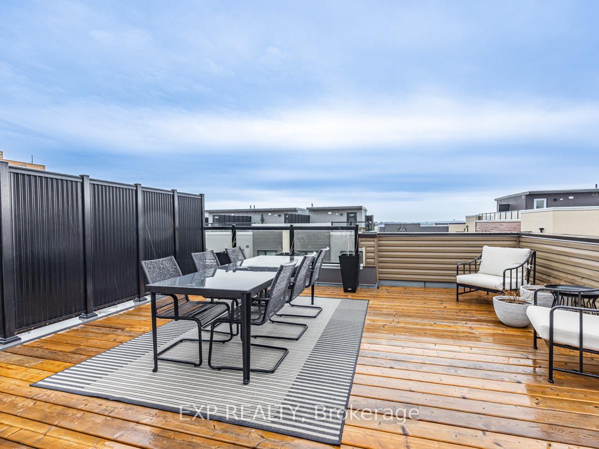 2 Bedrooms Condo at 3409 Ridgeway,  Mississauga For sale