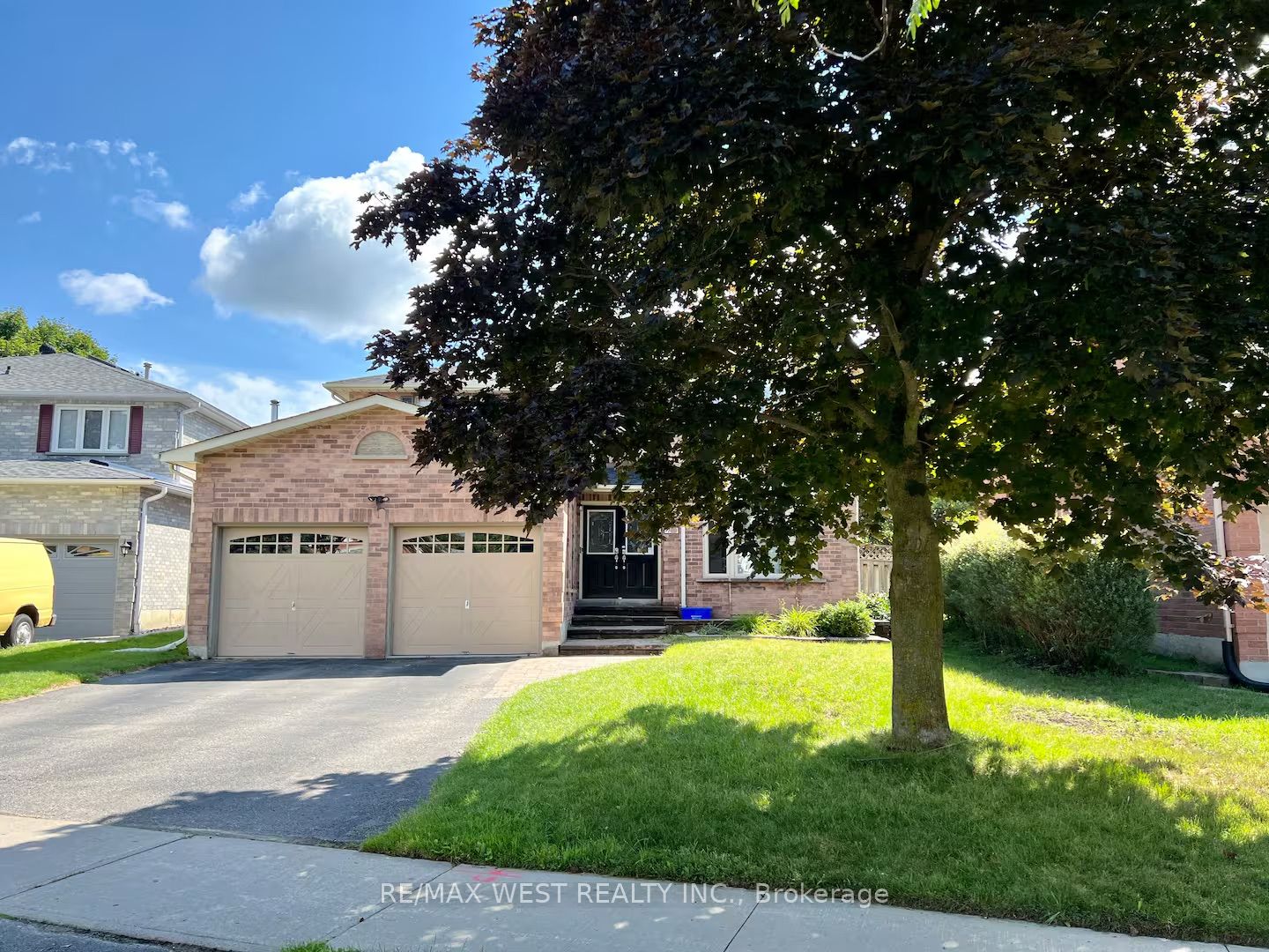 746 Leslie Valley Drive, Newmarket, ON L3Y 7J3