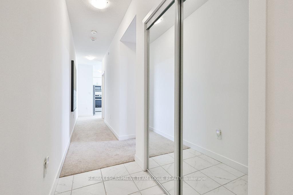 2 Bedrooms Condo at 450 Dundas,  Hamilton For sale