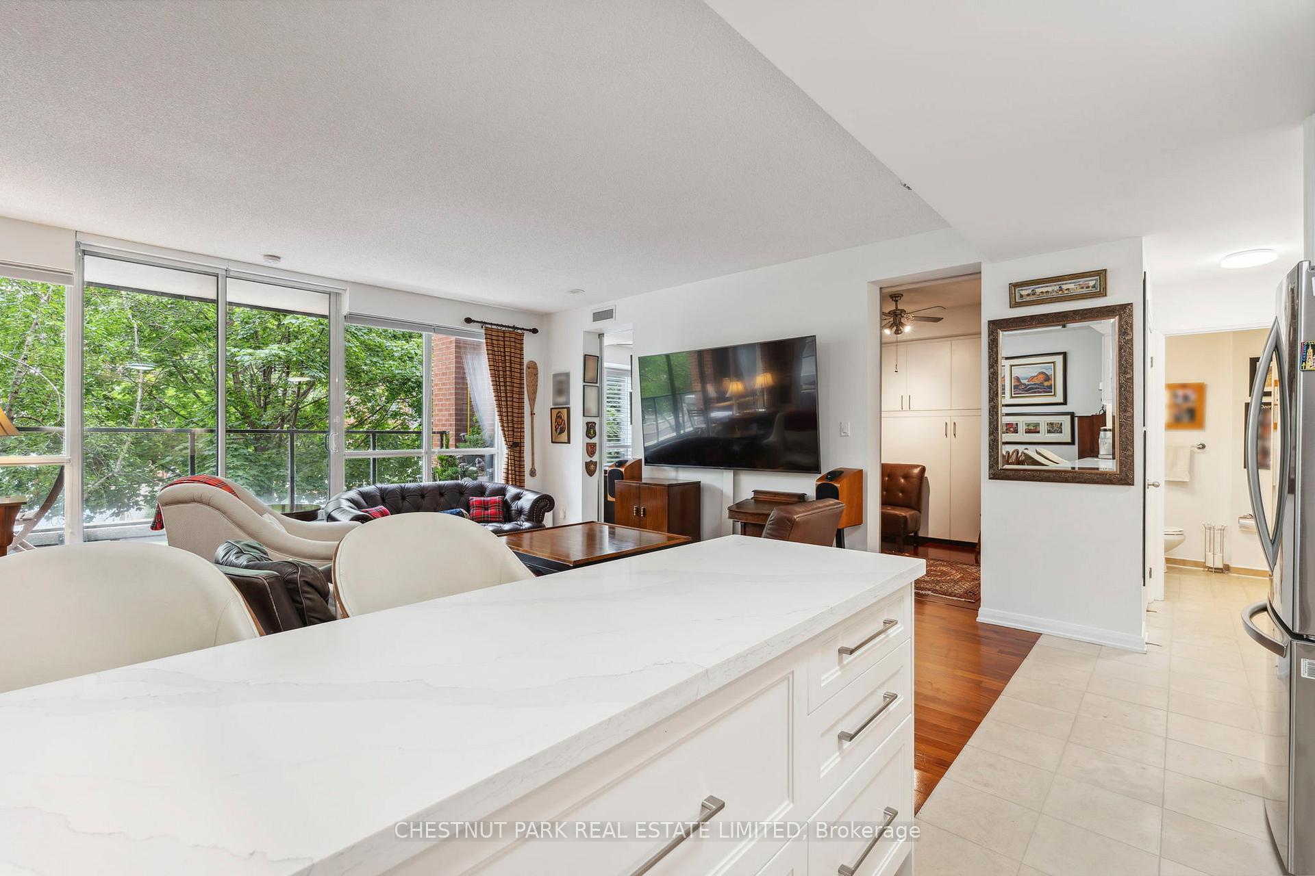 3 Bedrooms Condo at 11 Soho, Toronto For sale