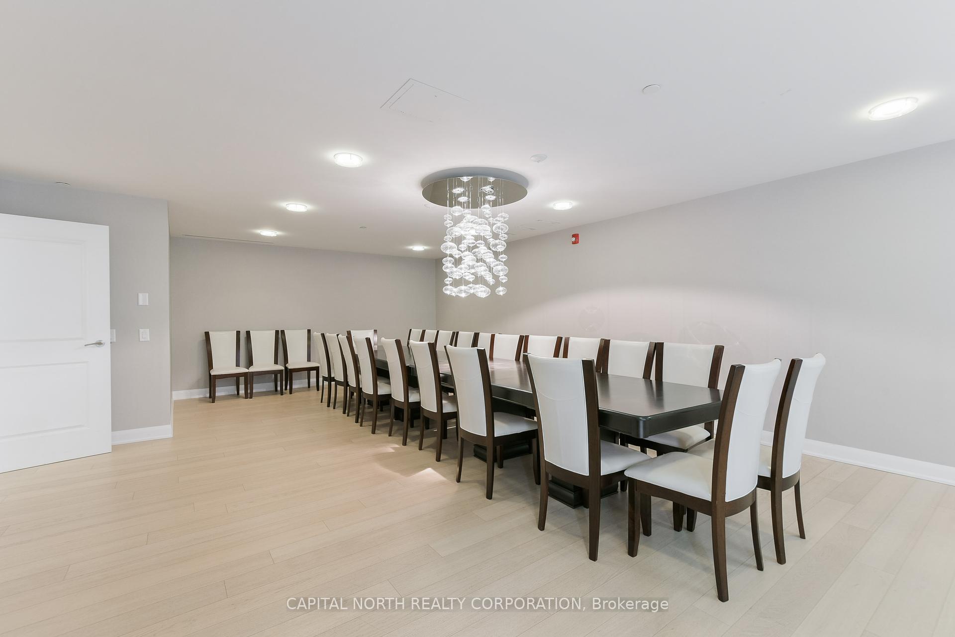 2 Bedrooms Condo at 4700 Highway 7, Vaughan For sale