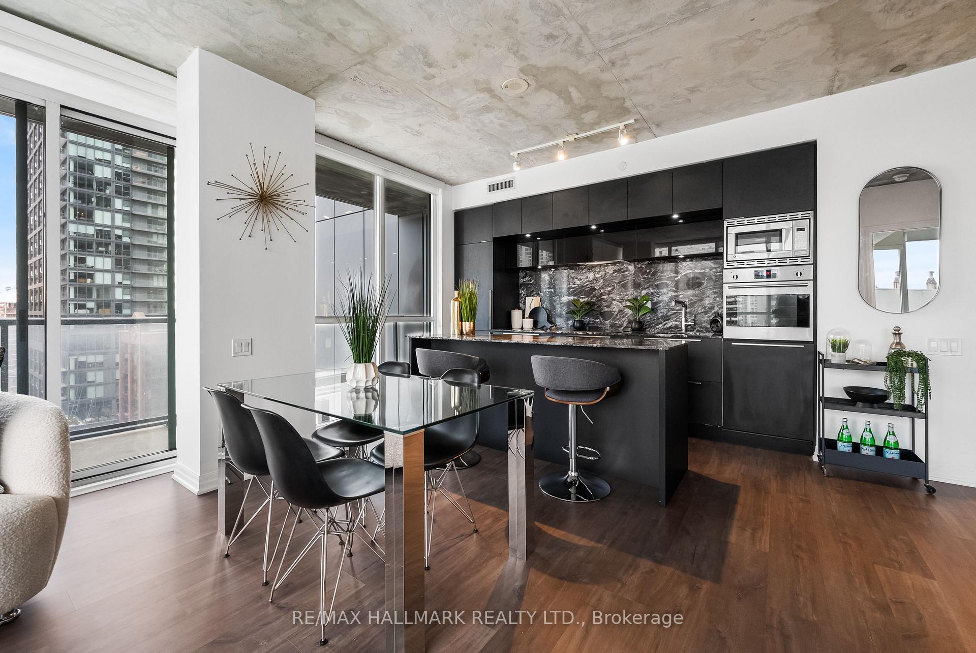 2 Bedrooms Condo at 88 Blue Jays, Toronto For sale
