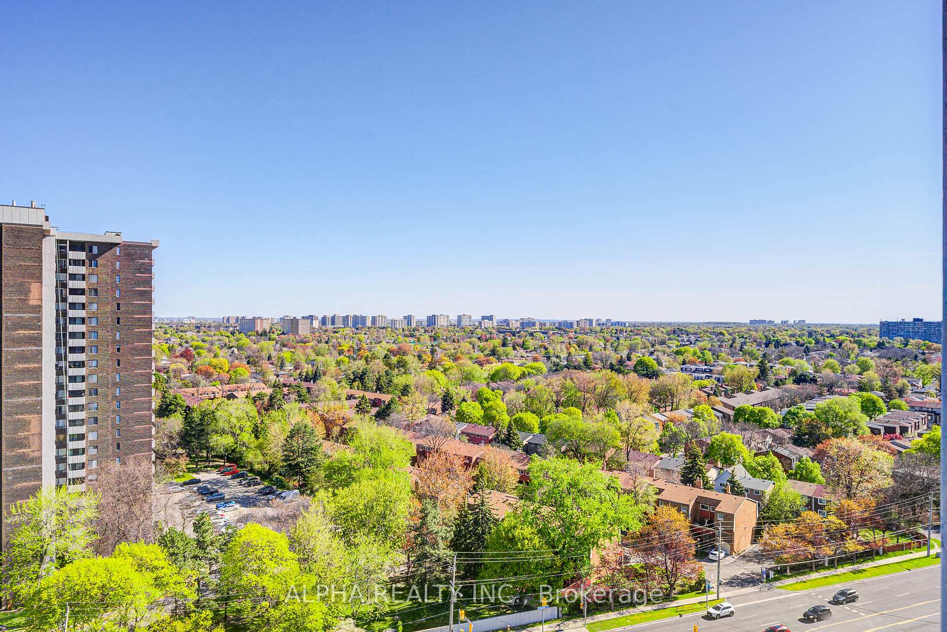 1 Bedroom Condo at 30 Herons Hill, Toronto For sale